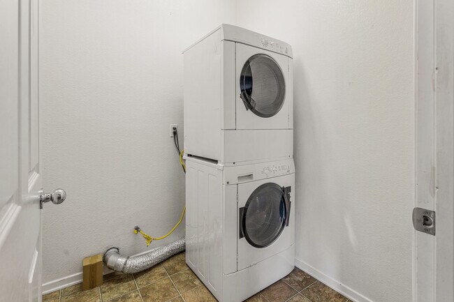 Building Photo - 1429 Caminito Sardinia