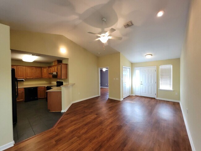 Building Photo - Lovely 3 bedroom town home off Apalachee Pkwy for rent August 7, 2026 $1800