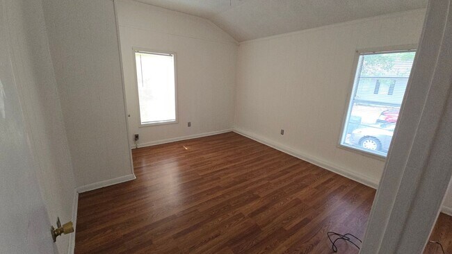 Building Photo - leaphart1327