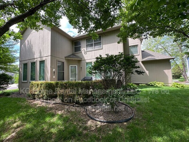 Building Photo - 11429 W 142nd Terrace