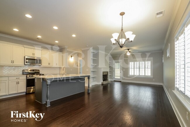 Building Photo - 1441 Valley Trace