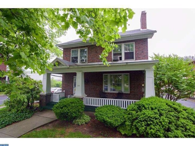 Primary Photo - 35 E Court Blvd