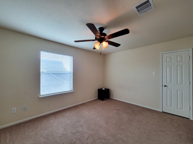 Building Photo - 805 Arlington Pointe Dr