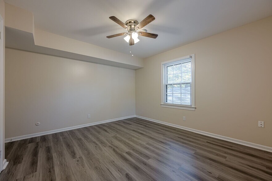 Building Photo - 6640 Williamson Dr