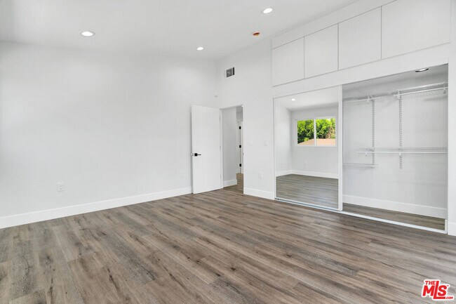 Building Photo - 11611 Burbank Blvd