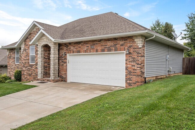Building Photo - 3 Bedroom in Nixa!