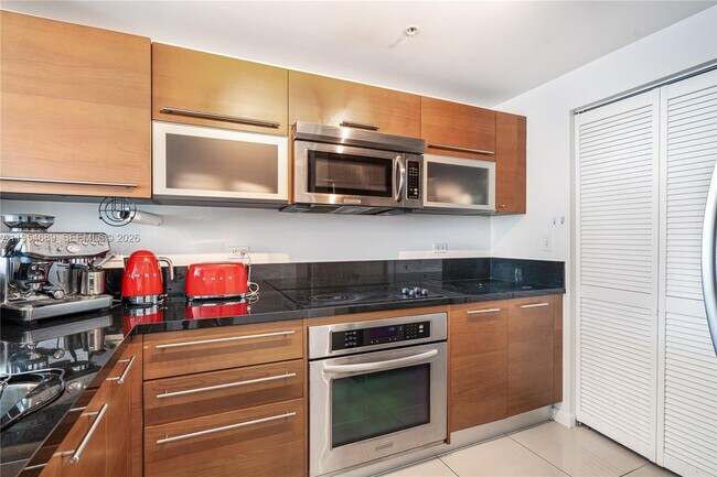 Building Photo - 253 NE 2nd St