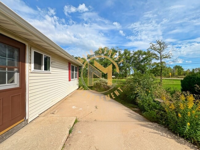 Building Photo - 2138 County Rd Y