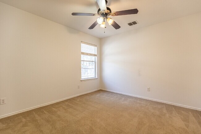 Building Photo - 8914 Walnut Springs