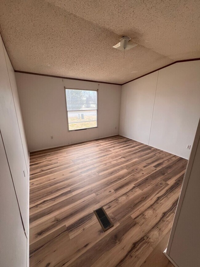 Building Photo - Mobile Home with 2 Bed 1 Bath in Benton