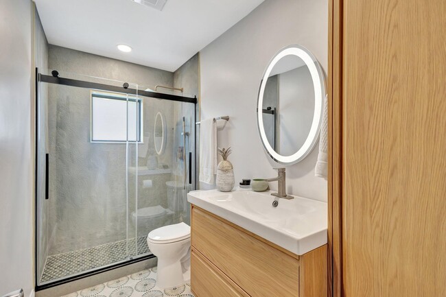 Building Photo - 932 Evergreen Dr