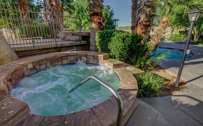 Building Photo - Enjoy Year-Round Resort Living in This Beautiful Condo!