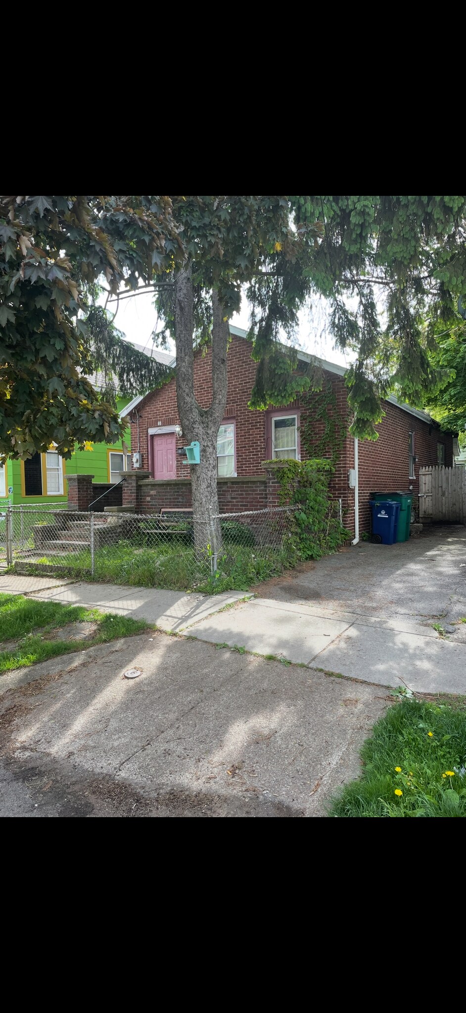 Building Photo - 68 Barton St
