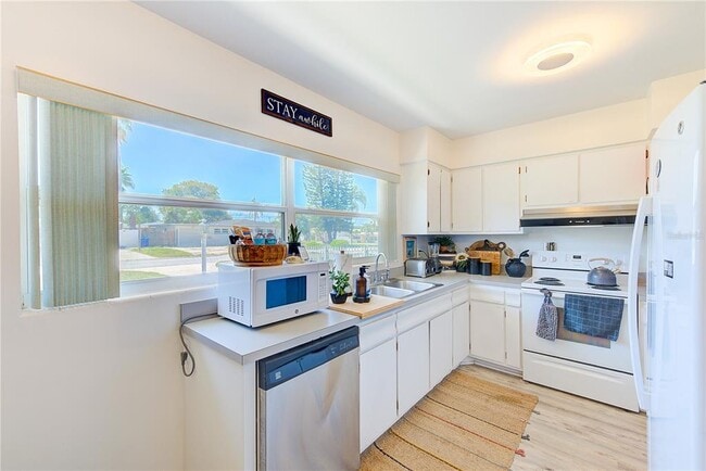 Building Photo - 14283 Sharon Dr