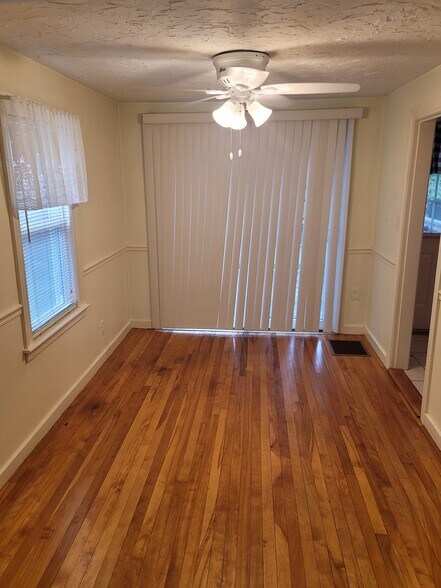Building Photo - 129 Uncatena Ave