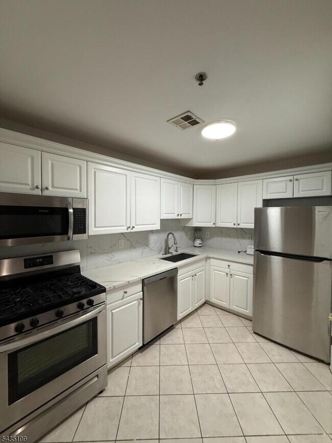 Building Photo - 901 Stuyvesant Ave.