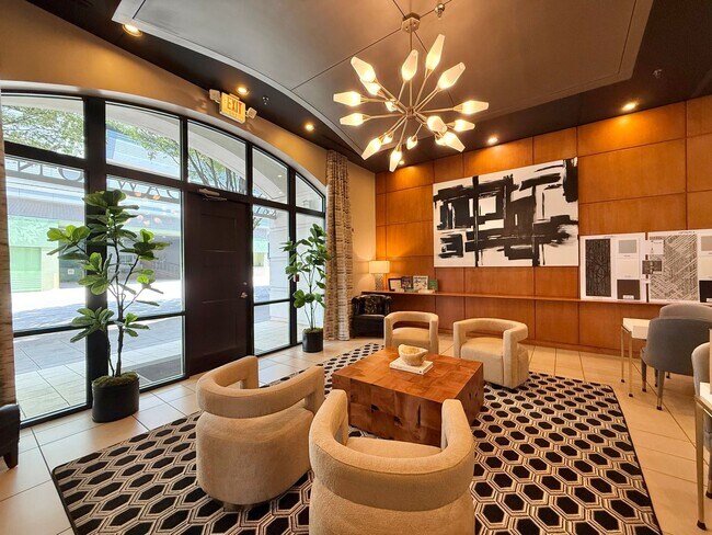 Building Photo - Luxurious Downtown Raleigh Condo with High...