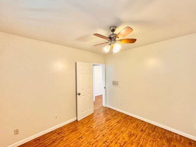 Building Photo - 1656 Arlington Ave