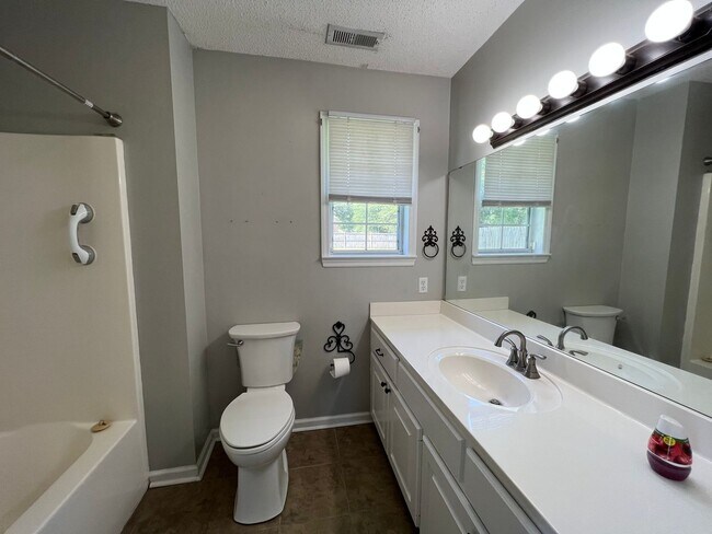 Building Photo - Great family home