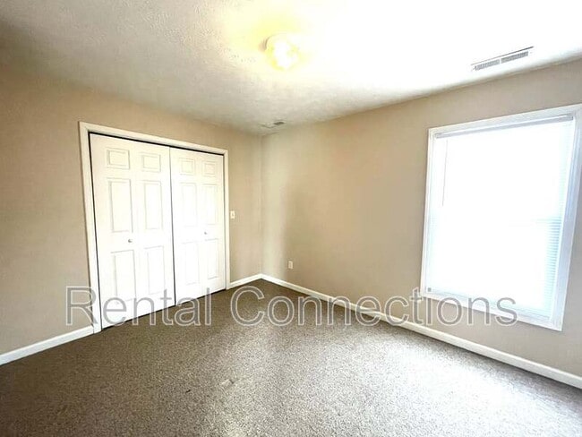 Building Photo - 1005 E Carter St