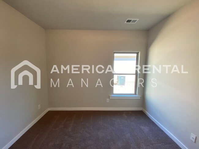 Building Photo - 581 Andrew Dr
