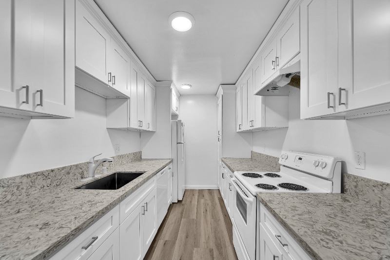 Building Photo - 1009 N Edinburgh Ave