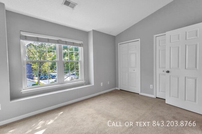 Building Photo - 8100 Shadow Oak Dr