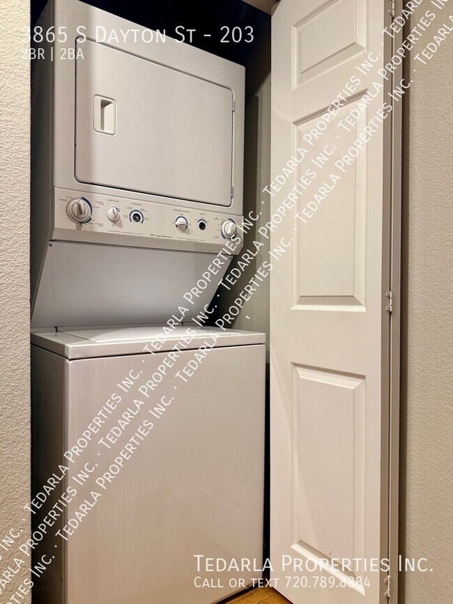 Building Photo - 3865 S Dayton St