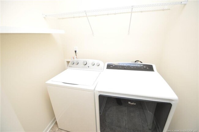 Building Photo - 84 Fairview St