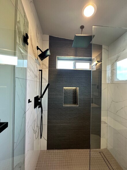 Building Photo - 5509 Brooklyn Ave NE