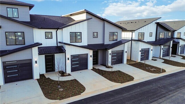 Building Photo - 1120 Emilia Ave