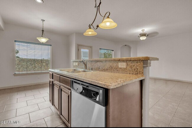 Building Photo - 11714 Dos Palmas Dr