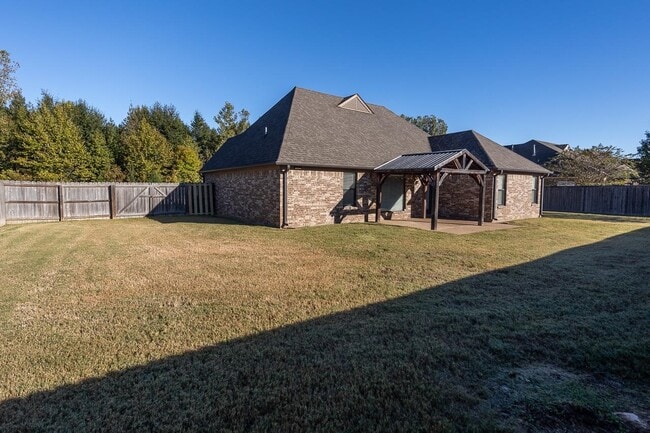 Building Photo - 12387 Bevan Dr