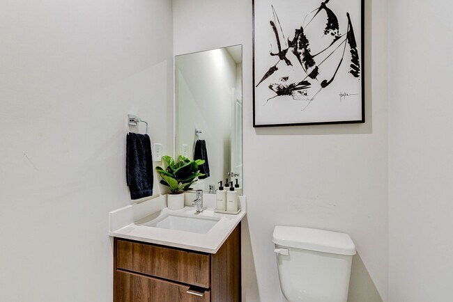 Building Photo - 5857 Dolores St