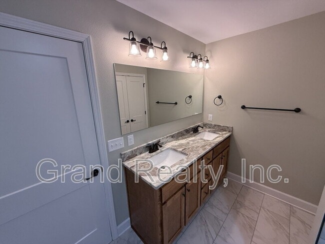 Building Photo - 4886 E Spencer Field Rd