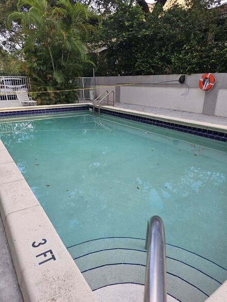 Building Photo - 8950 NE 8th Ave