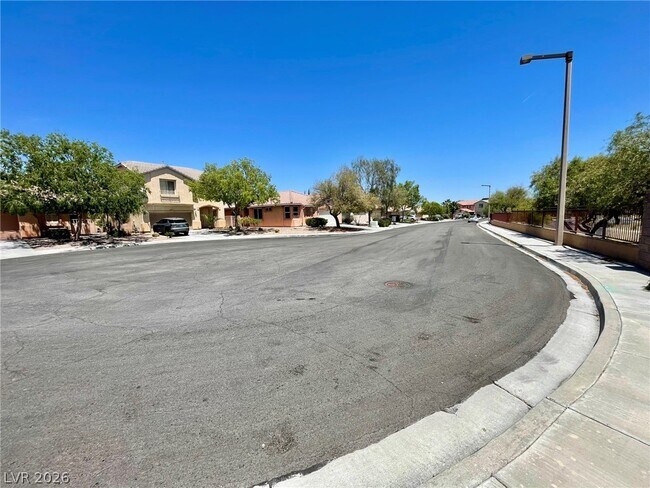 Building Photo - 10546 Big Mill Dr