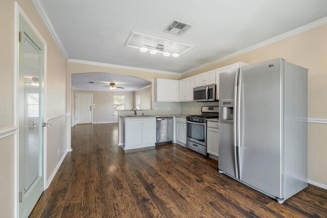 Building Photo - 104 Brentwood Dr