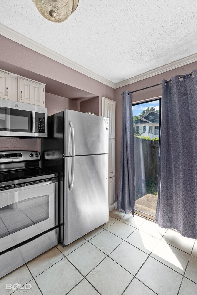 Building Photo - Townhome for rent!