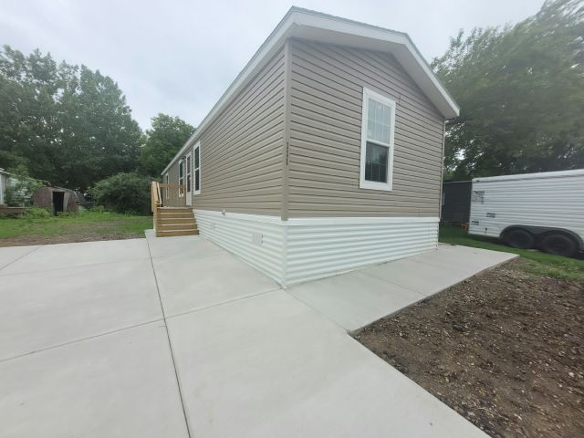 Primary Photo - 111 Maple Dr