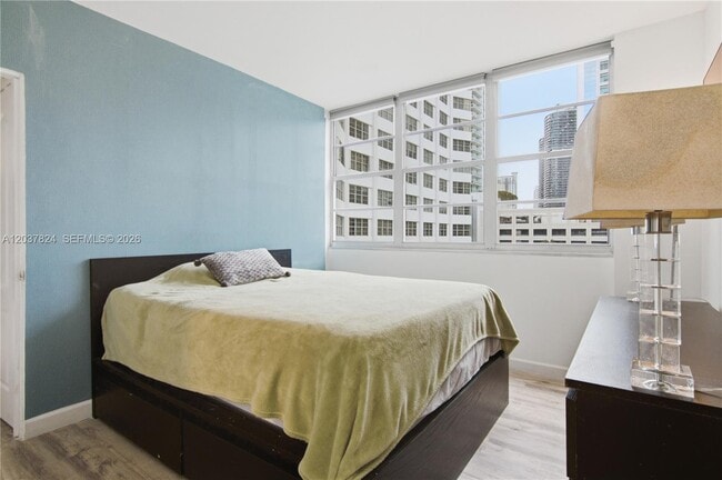 Building Photo - 801 Brickell Bay Dr