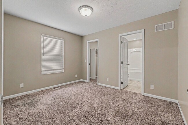 Building Photo - Great location, Just off Dodge and 168th!