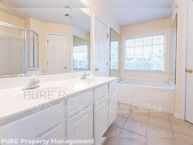 Building Photo - 1741 Highlands View Dr