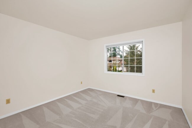 Building Photo - Light Filled 4 Bedroom 2.5 Bath Home in Sammamish