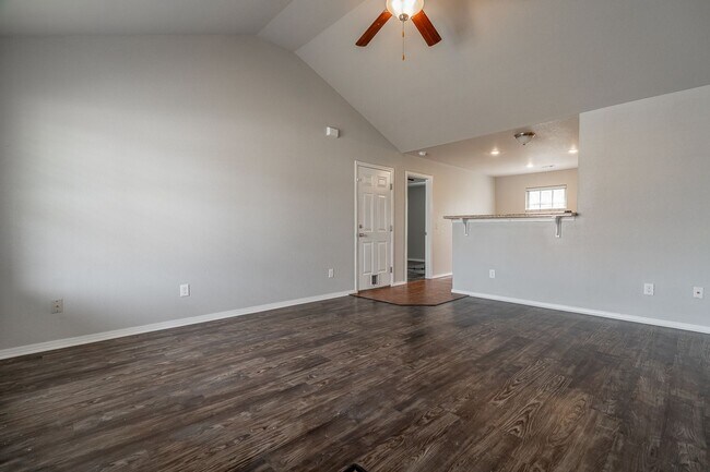 Building Photo - 3 Bedroom 2 Bath Home Near Wal Mart HQ!