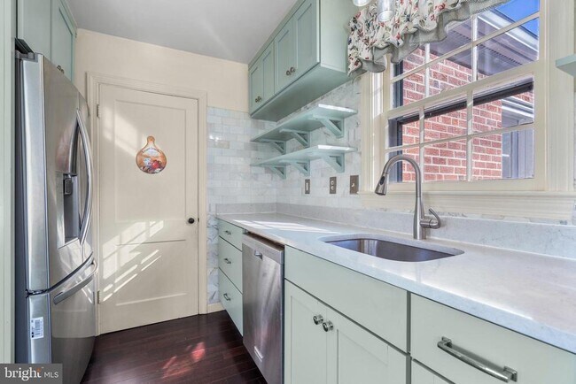 Building Photo - 6130 11th Rd N