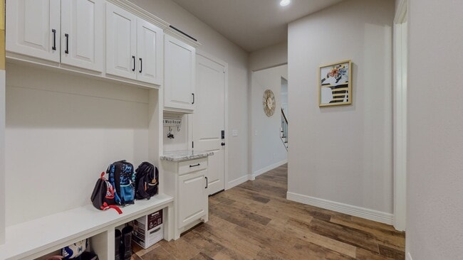 Building Photo - 112 Pindo Palm Dr