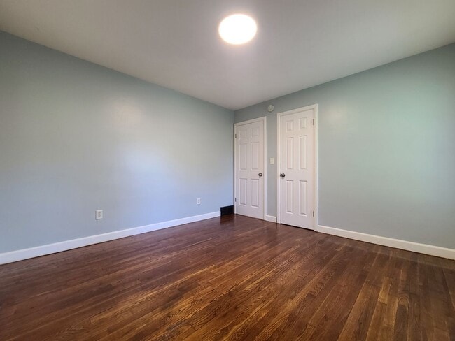 Building Photo - Spacious 4-Bed, 2-Bath Updated Home in Ben...