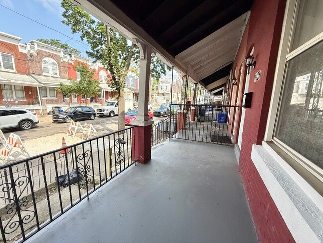 Building Photo - Spacious 4-Bedroom Home in West Philadelphia