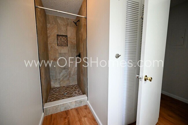 Building Photo - 206 Fourth St SE